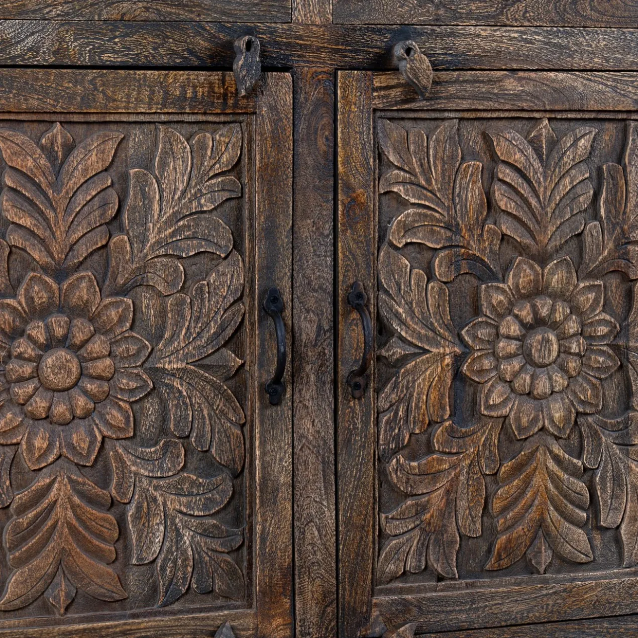Aarnav - Handgesneden Mangohouten Dressoir