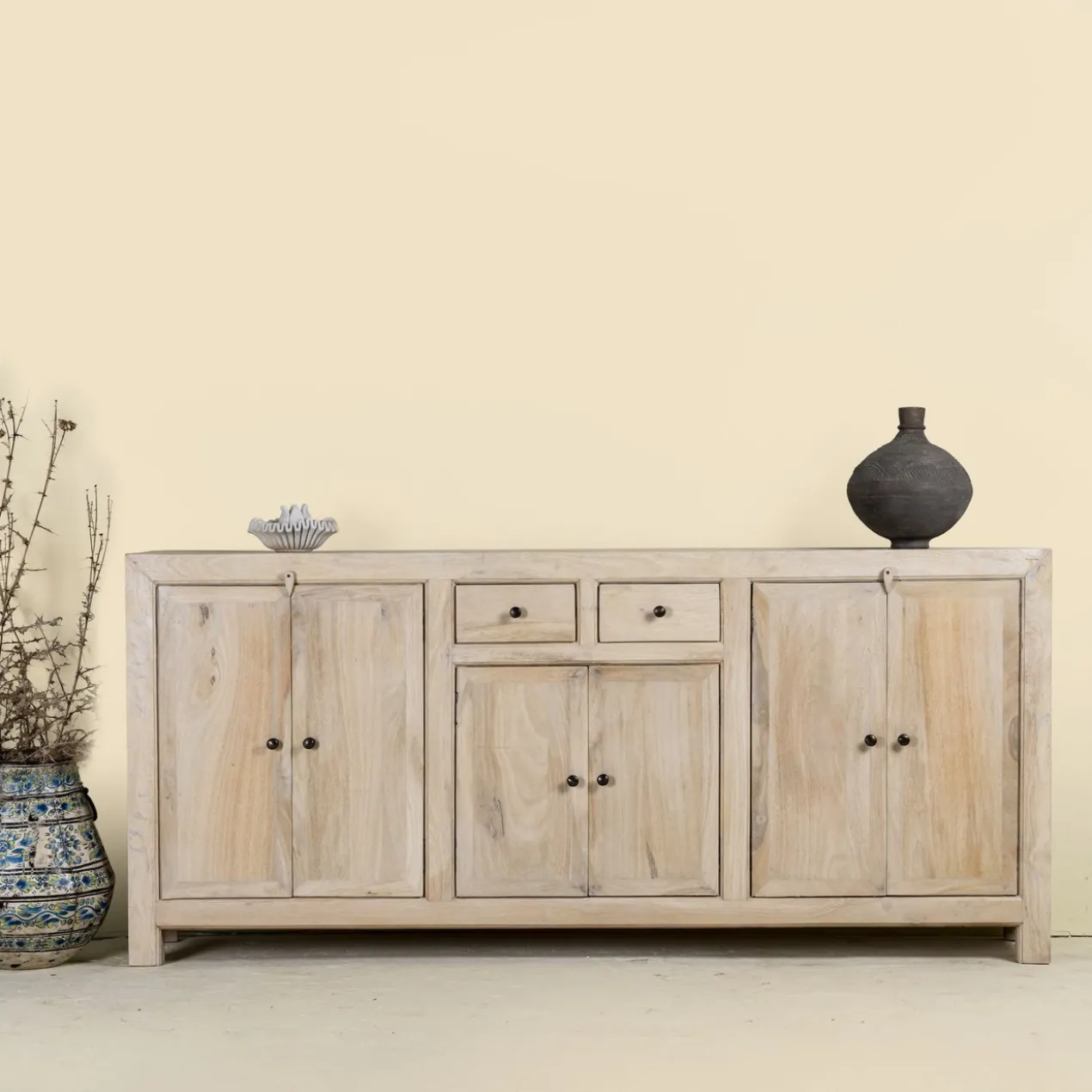 Abhinav - Houten Dressoir Sandblasted