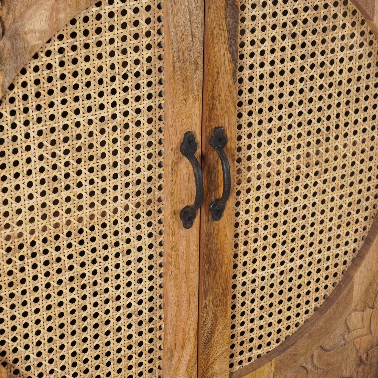 Agnayi - Handgesneden Mangohouten Rotan Kast