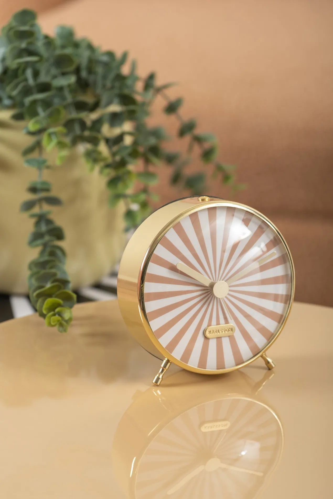 Alarm clock Candy Swirl flamingo pink & white
