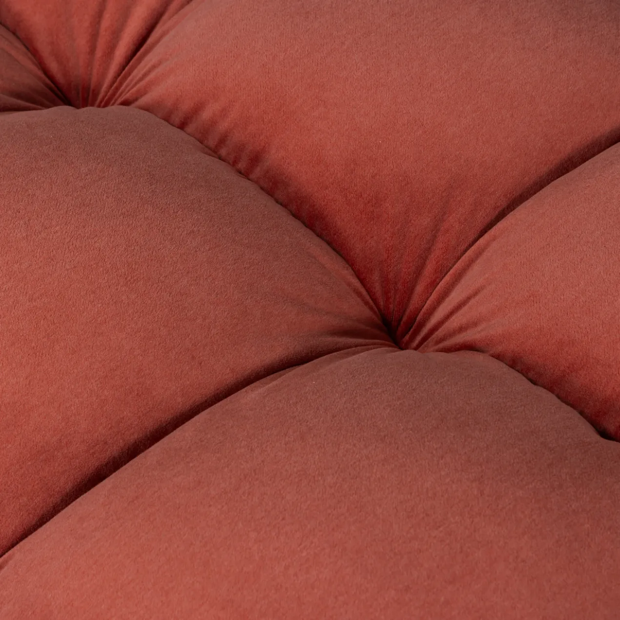 Allure hocker velvet blush