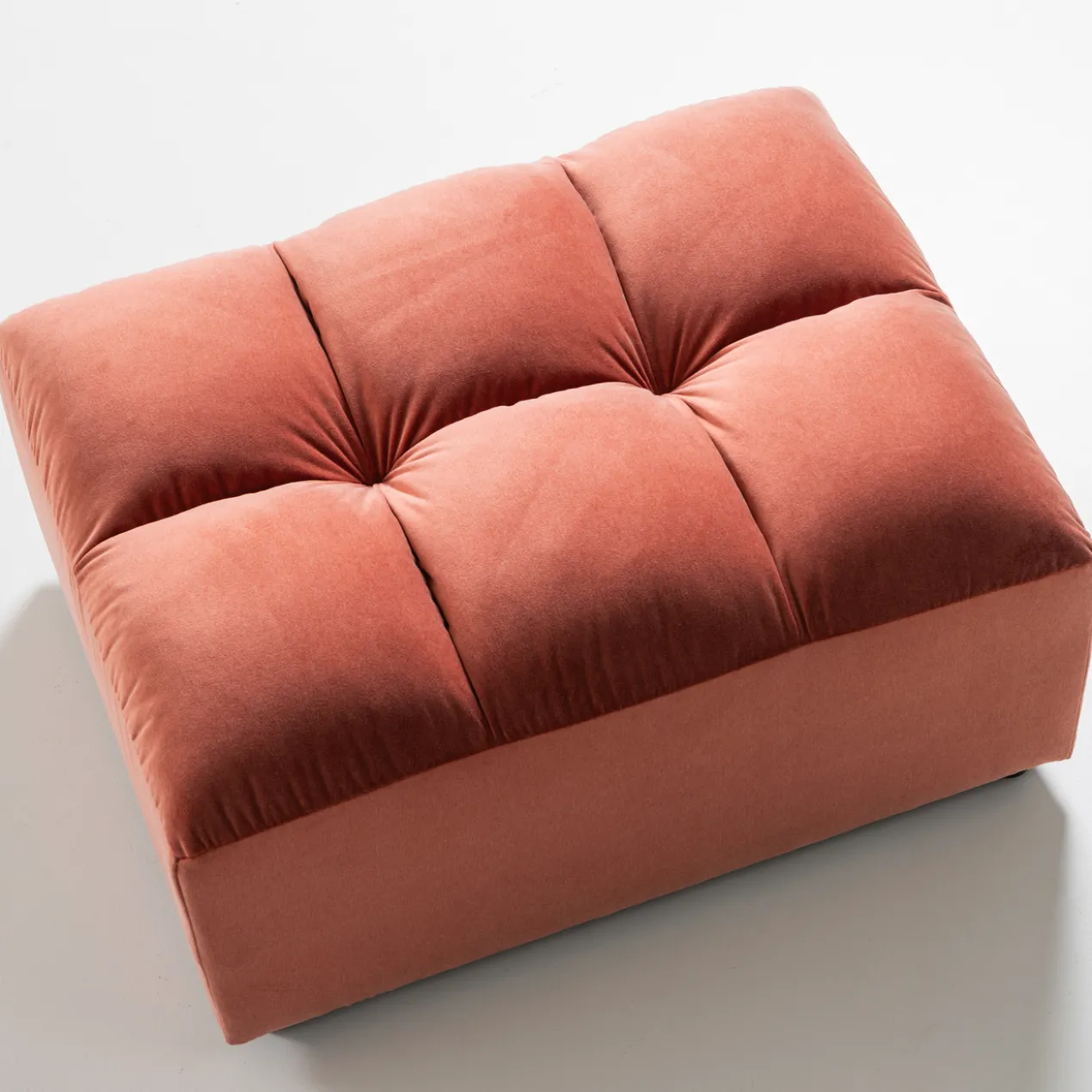 Allure hocker velvet blush
