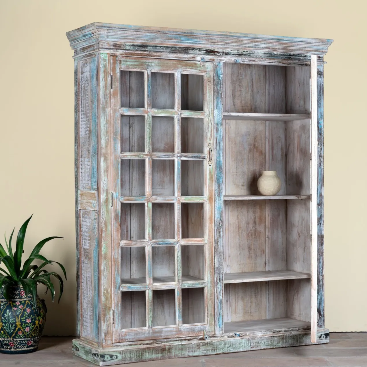 Amara - Vitrinekast van Gerecycled Hout Vintage