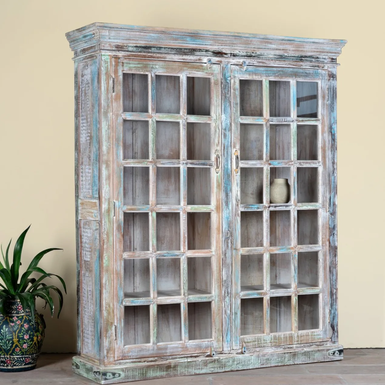 Amara - Vitrinekast van Gerecycled Hout Vintage