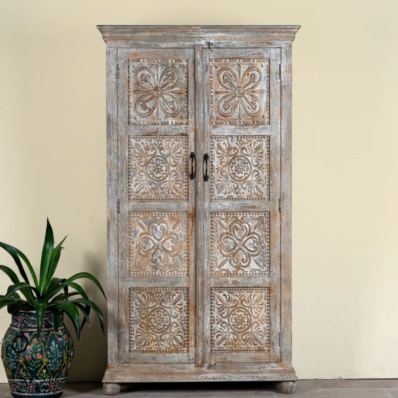 Ava - Handgesneden Mangohouten Kast Vintage