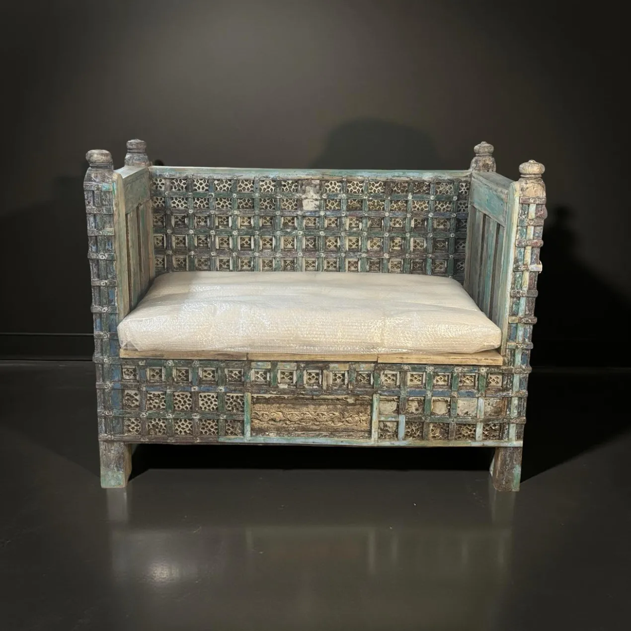 Bank gekleurd met matras uniek