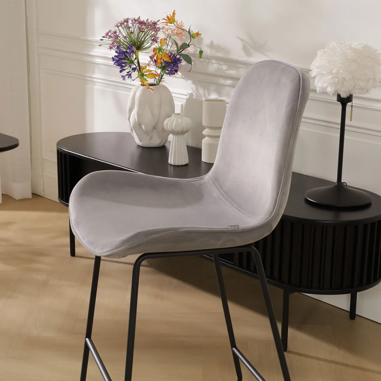 Barkruk Nino-Fé velvet grijs - zwart onderstel - 75 cm