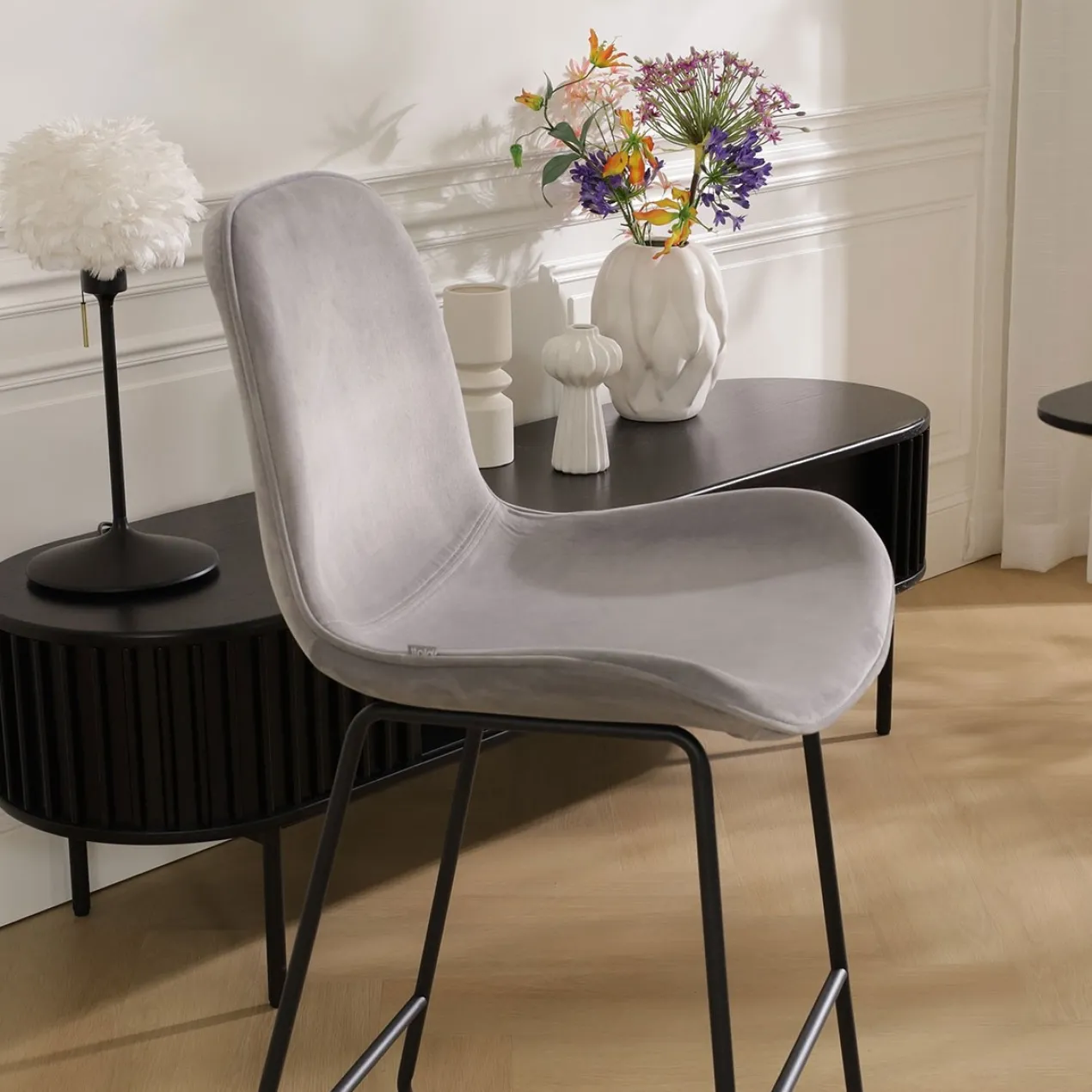 Barkruk Nino-Fé velvet grijs - zwart onderstel - 65 cm