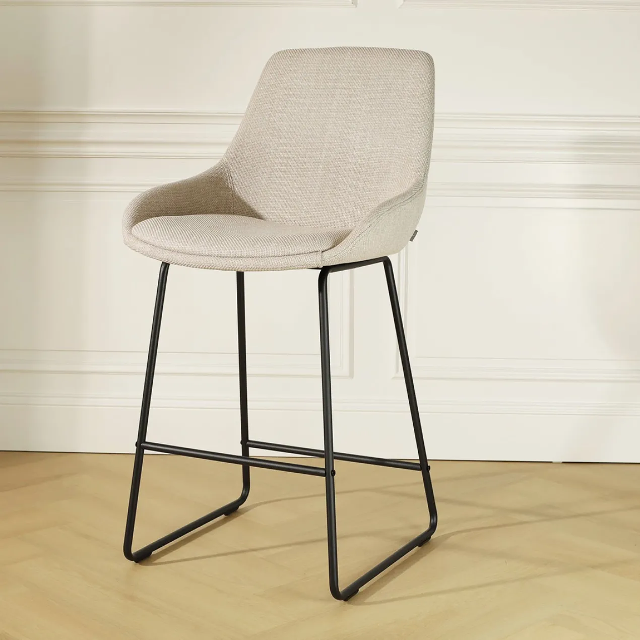 Barkruk Nino-Isa beige - zwart onderstel - 65 cm