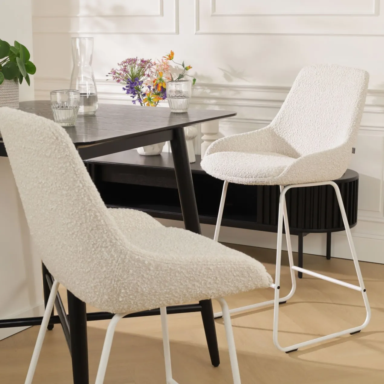 Barkruk Nino-Isa bouclé beige - wit onderstel - 65 cm