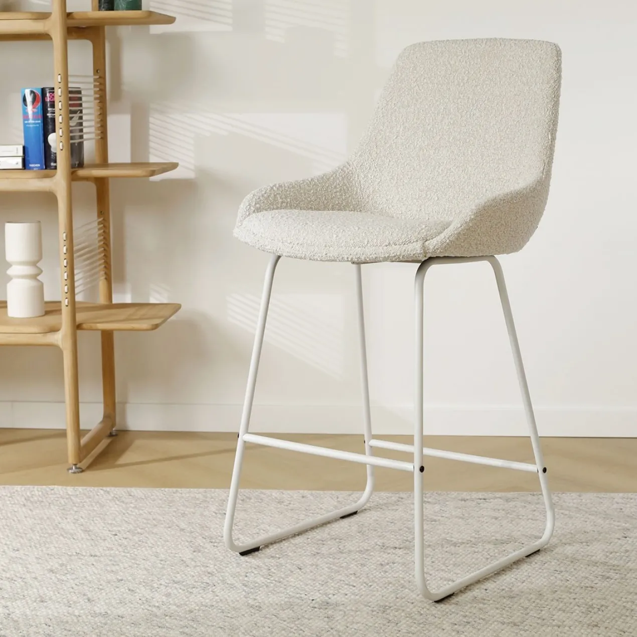 Barkruk Nino-Isa bouclé beige - wit onderstel - 65 cm