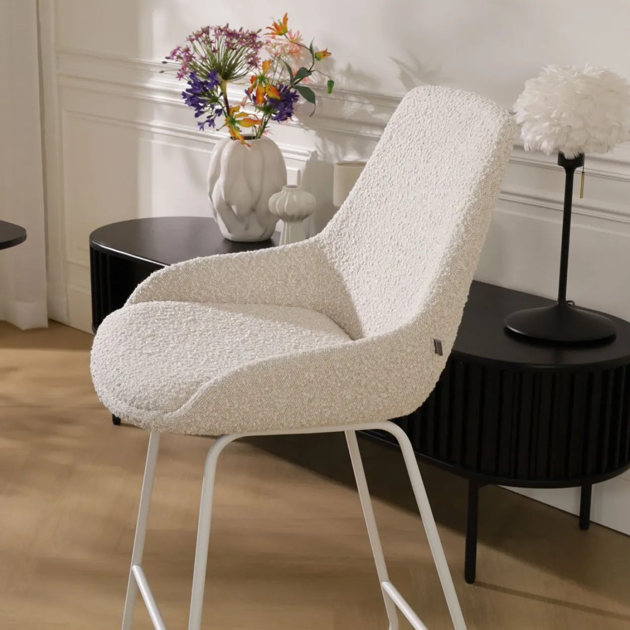 Barkruk Nino-Isa bouclé beige - wit onderstel - 65 cm