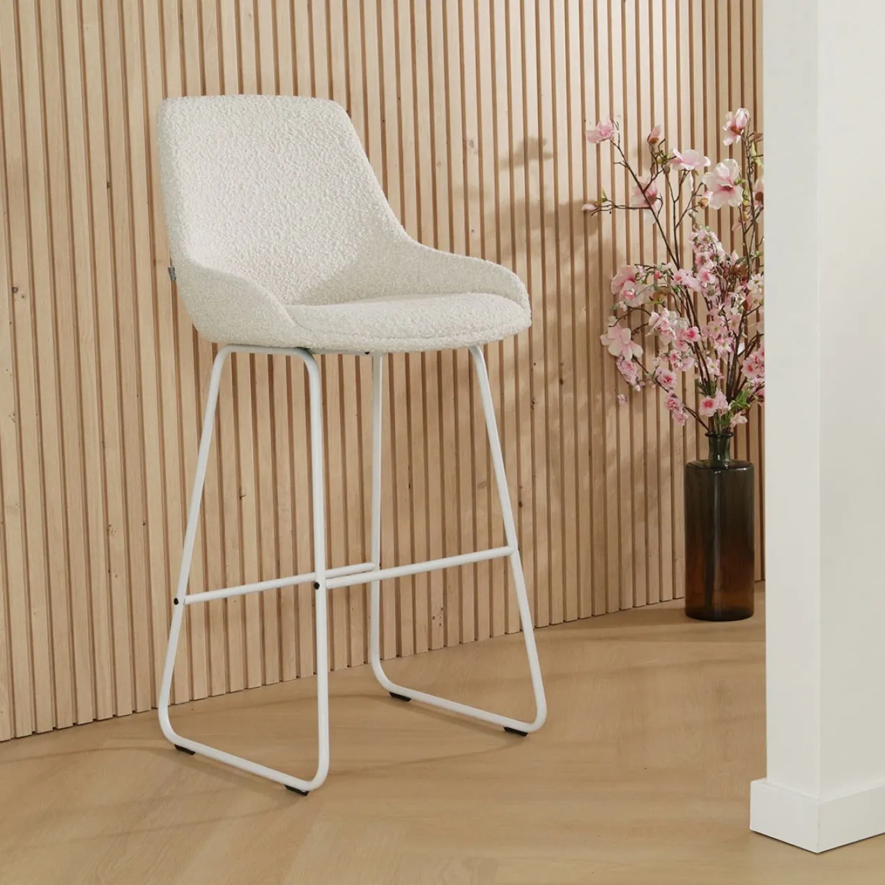Barkruk Nino-Isa bouclé beige - wit onderstel - 65 cm