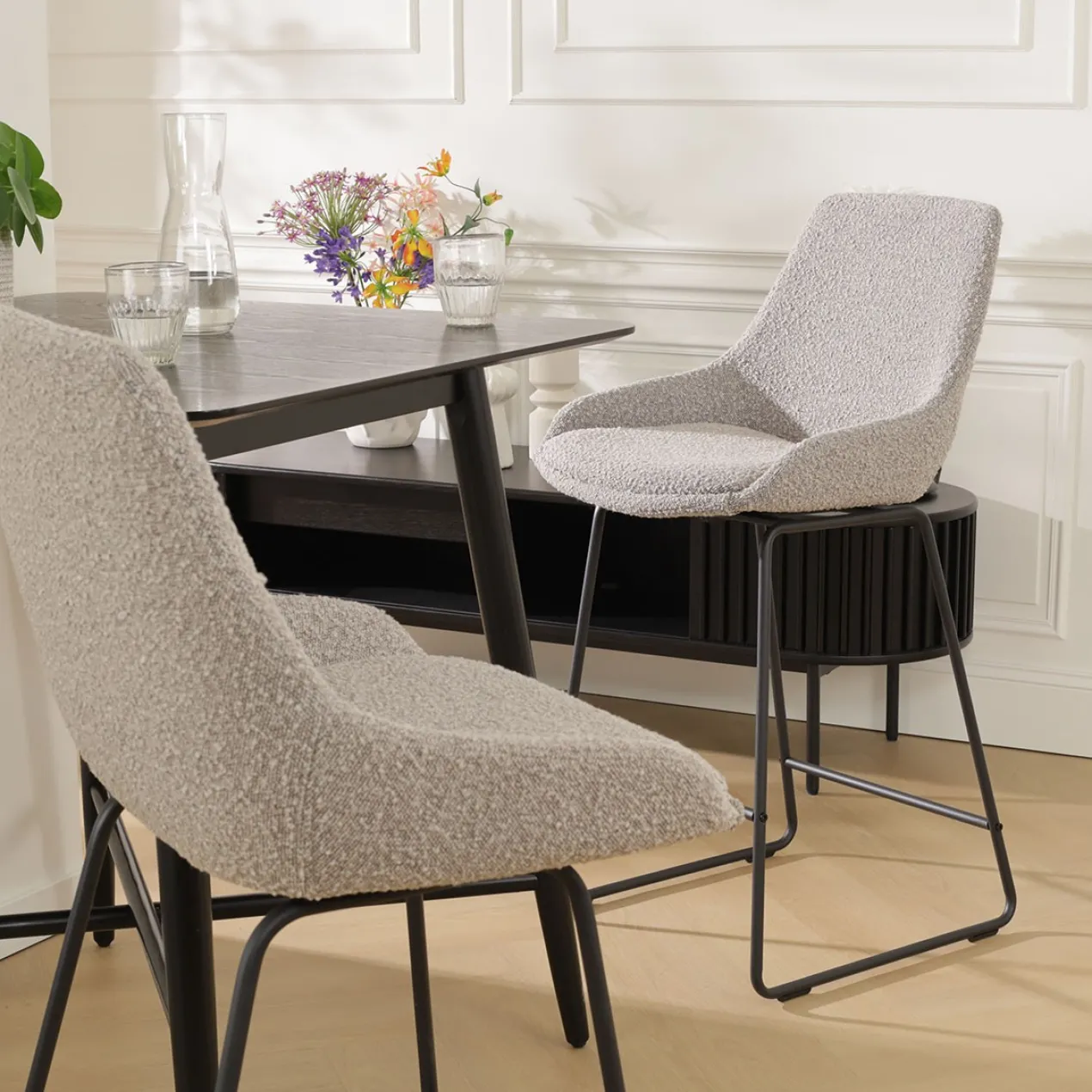 Barkruk Nino-Isa bouclé taupe - zwart onderstel - 75 cm