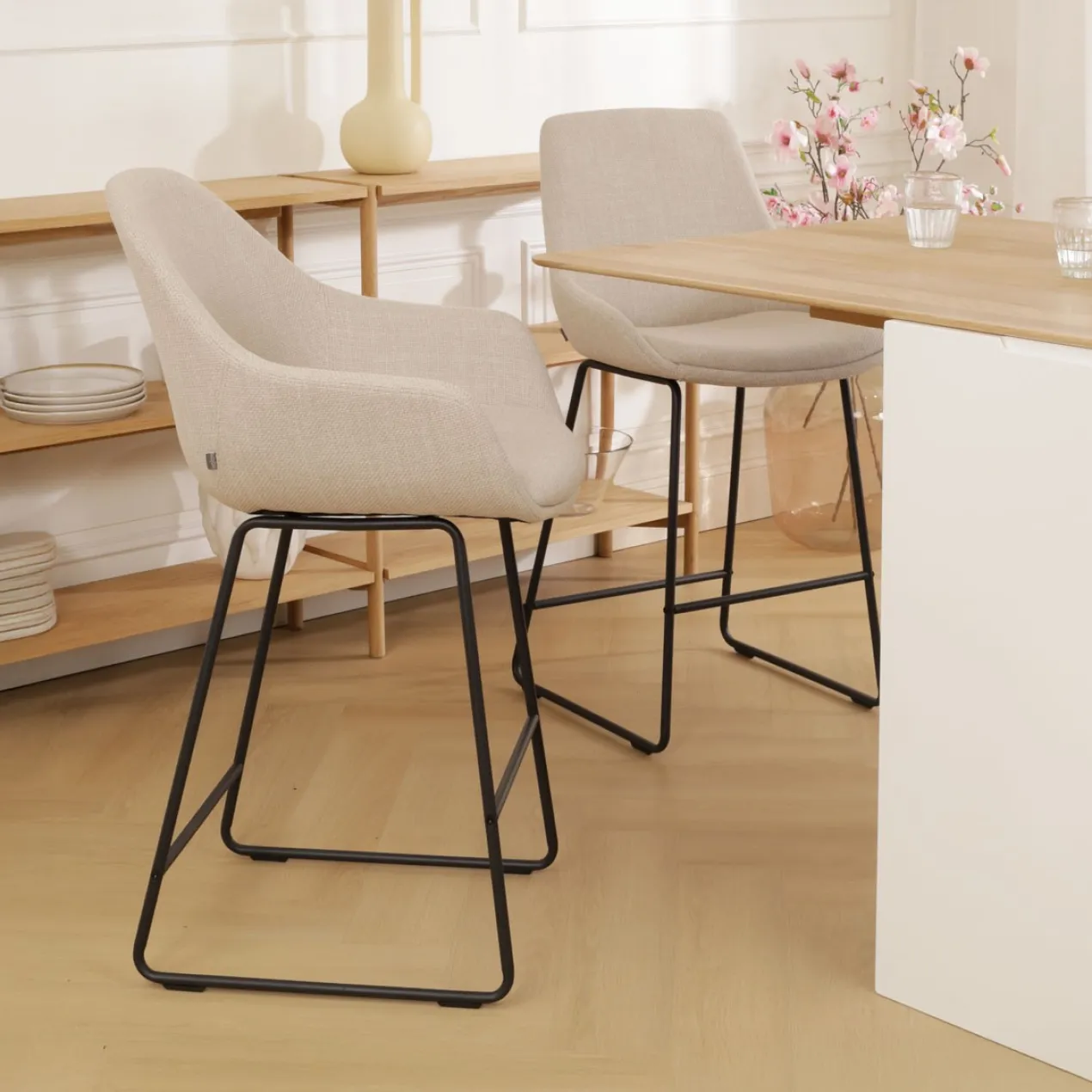 Barkruk Nino-Mae beige - zwart onderstel - 65 cm