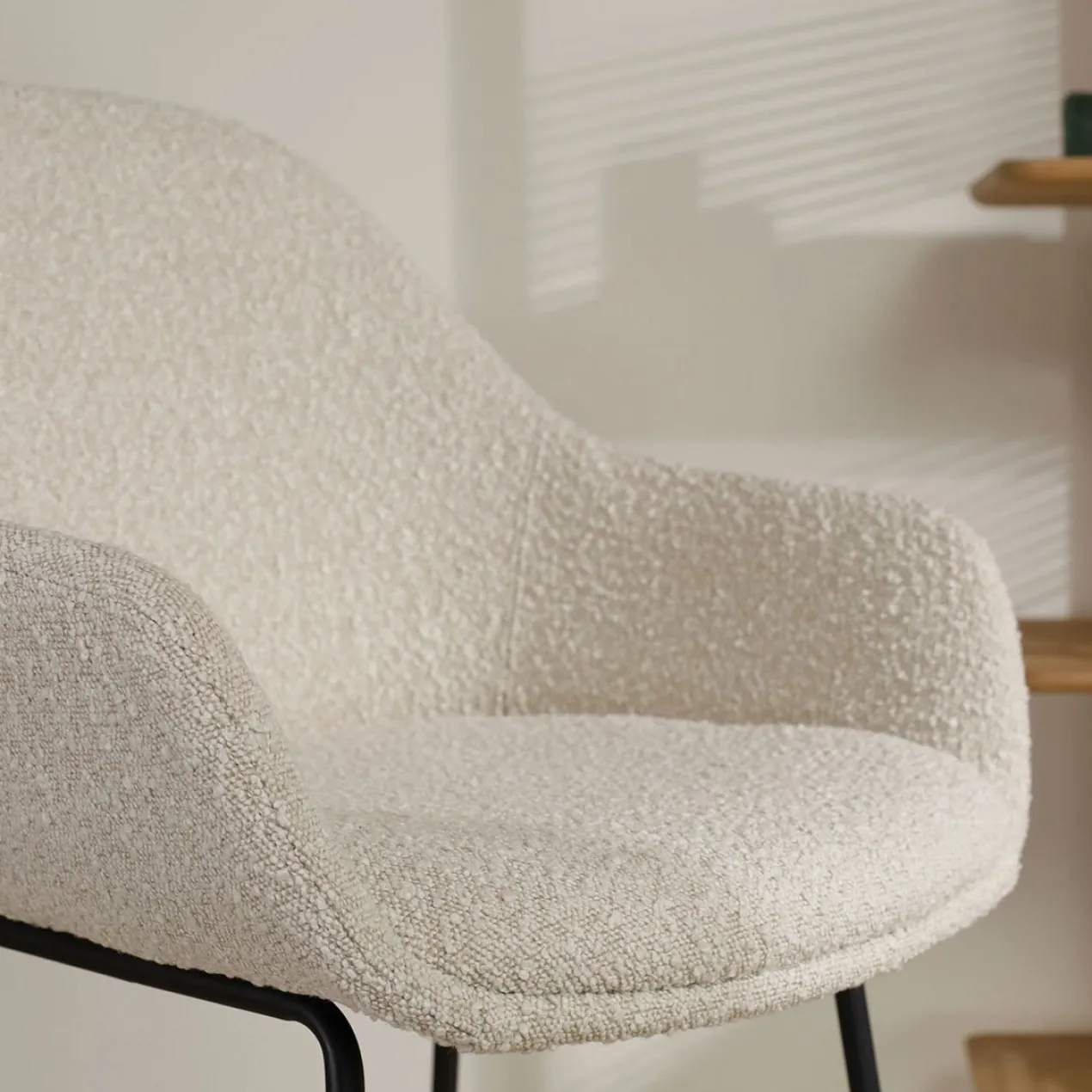 Barkruk Nino-Mae bouclé beige - zwart onderstel - 75 cm