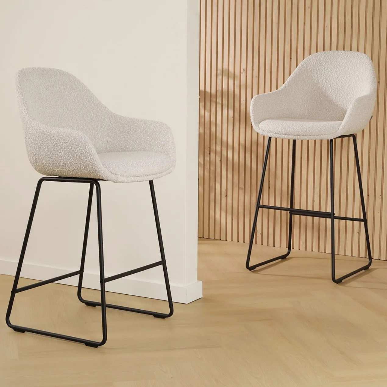 Barkruk Nino-Mae bouclé beige - zwart onderstel - 75 cm