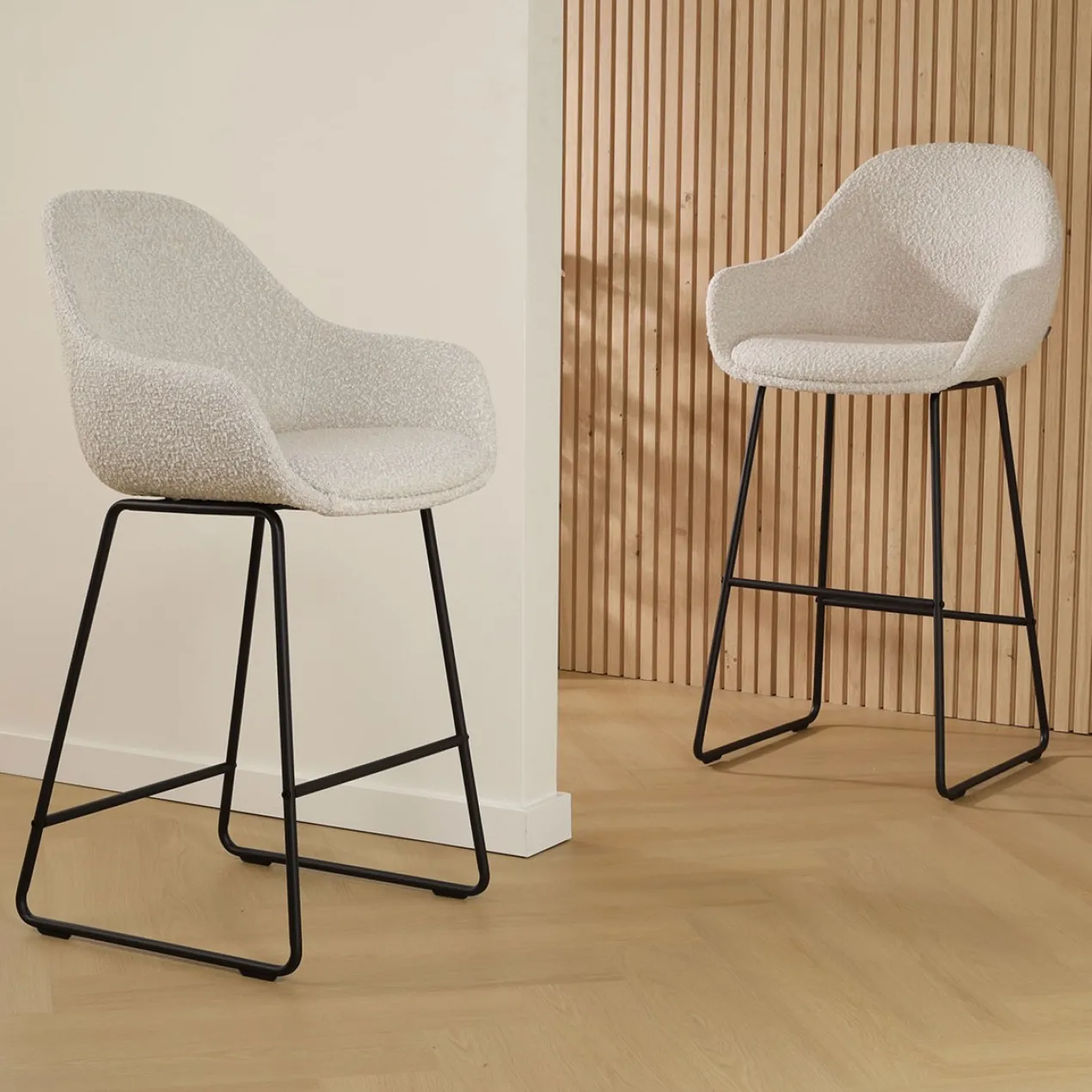 Barkruk Nino-Mae bouclé beige - zwart onderstel - 65 cm