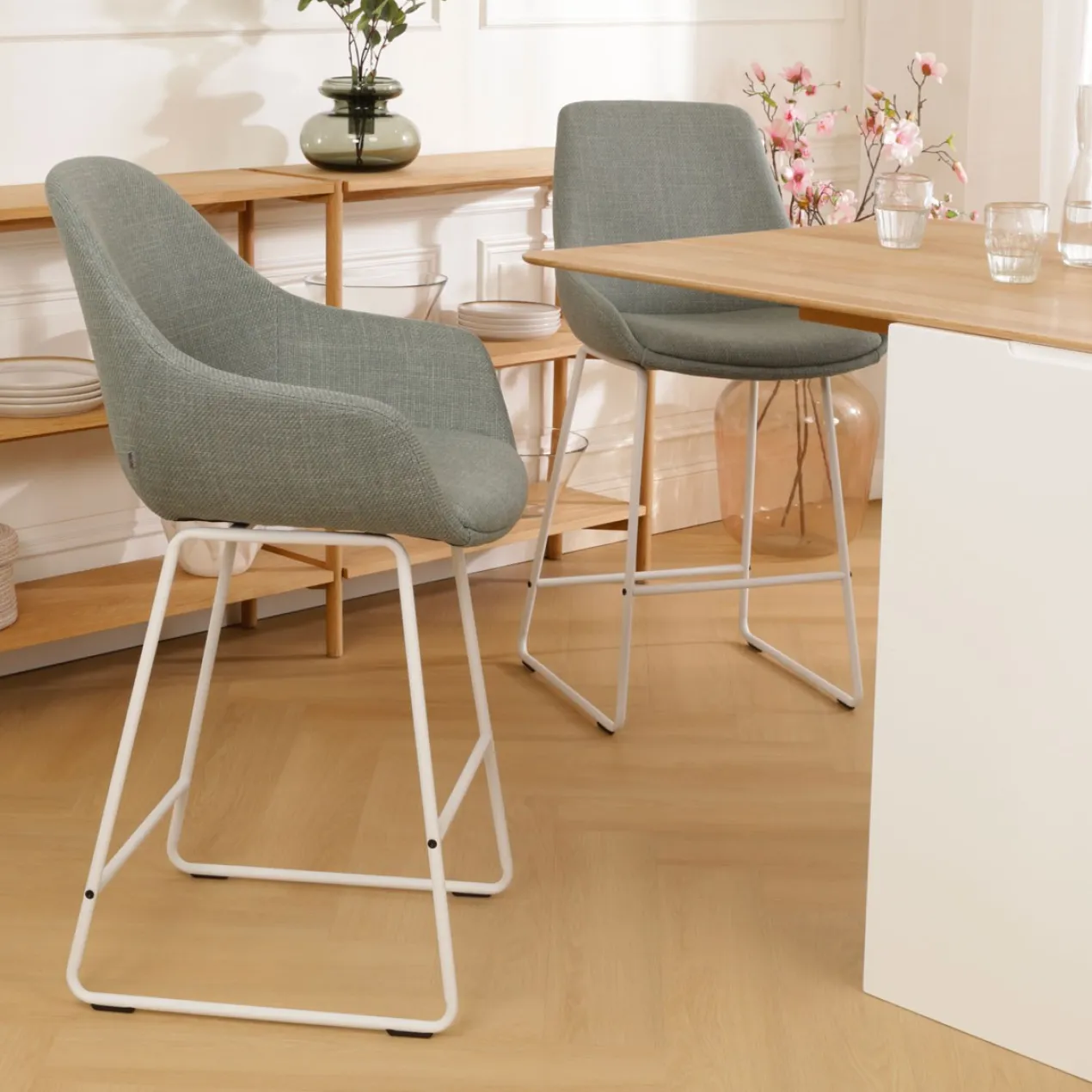 Barkruk Nino-Mae licht groen - wit onderstel - 75 cm