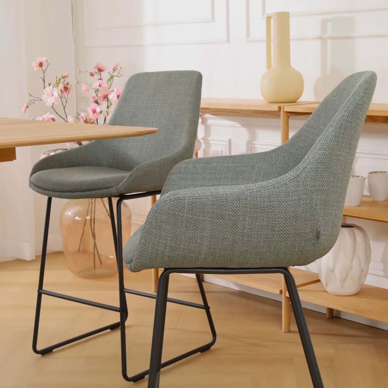Barkruk Nino-Mae licht groen - zwart onderstel - 75 cm