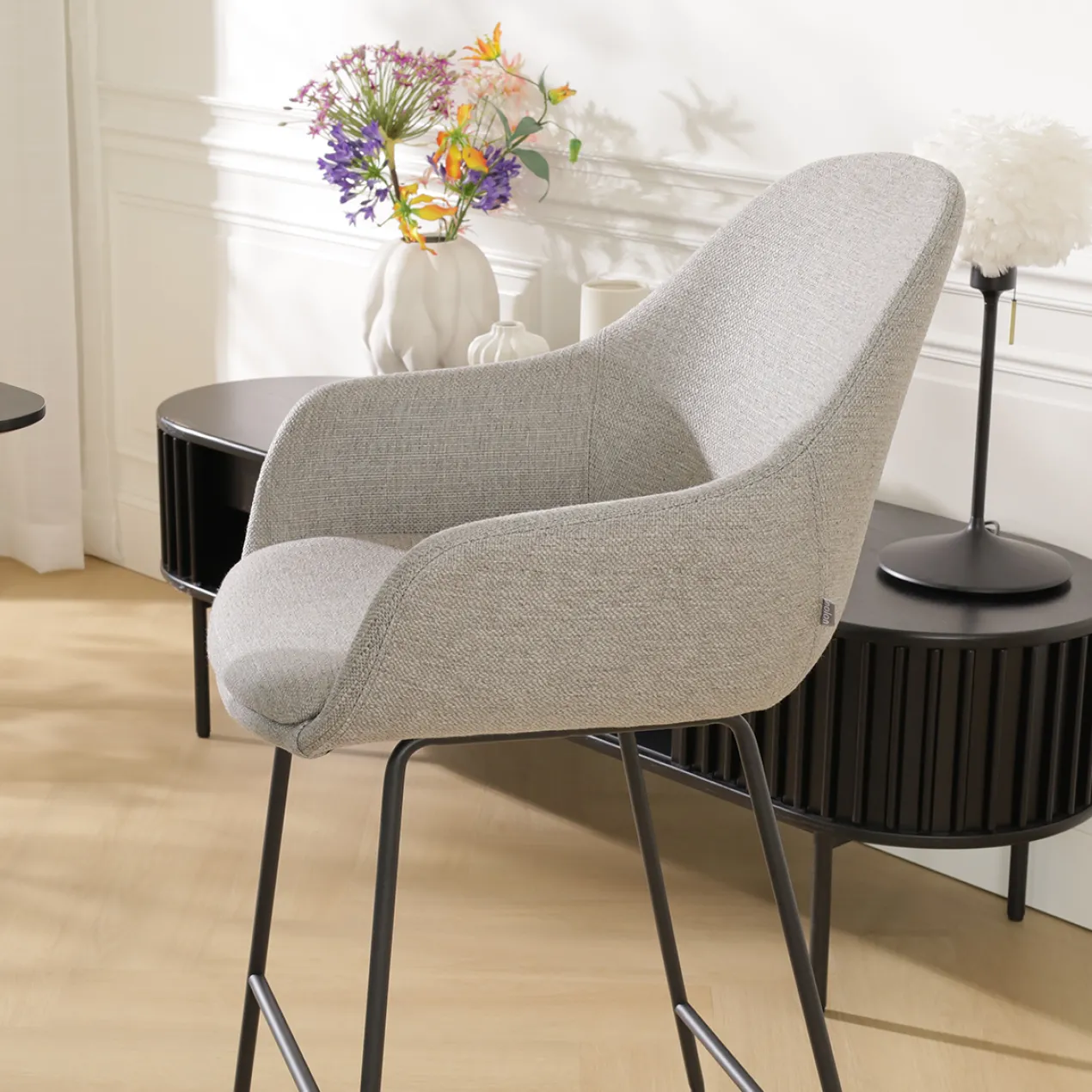 Barkruk Nino-Mae warm grijs - zwart onderstel - 75 cm