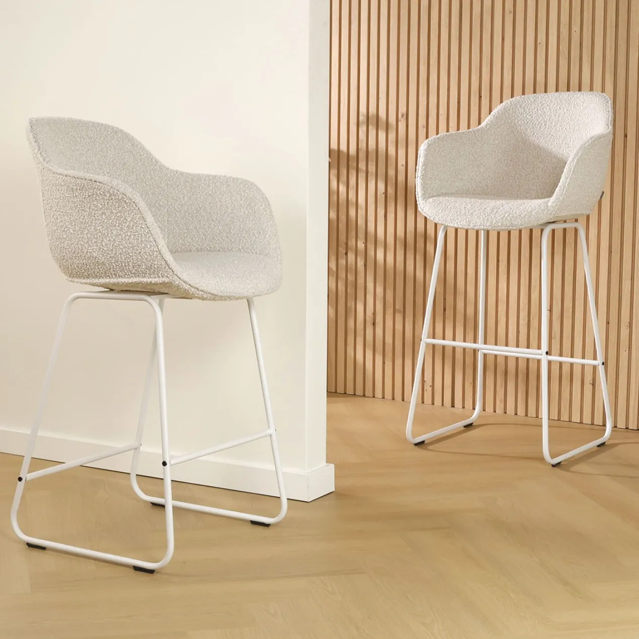 Barkruk Nino-Mare bouclé beige - wit onderstel - 75 cm