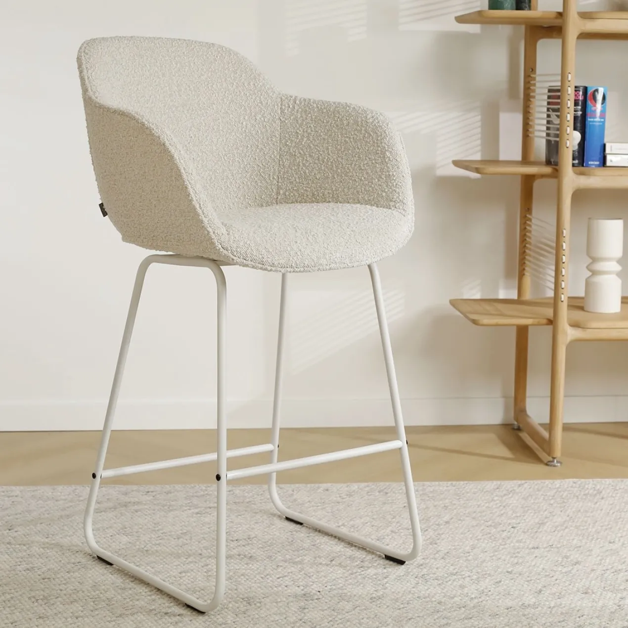Barkruk Nino-Mare bouclé beige - wit onderstel - 75 cm