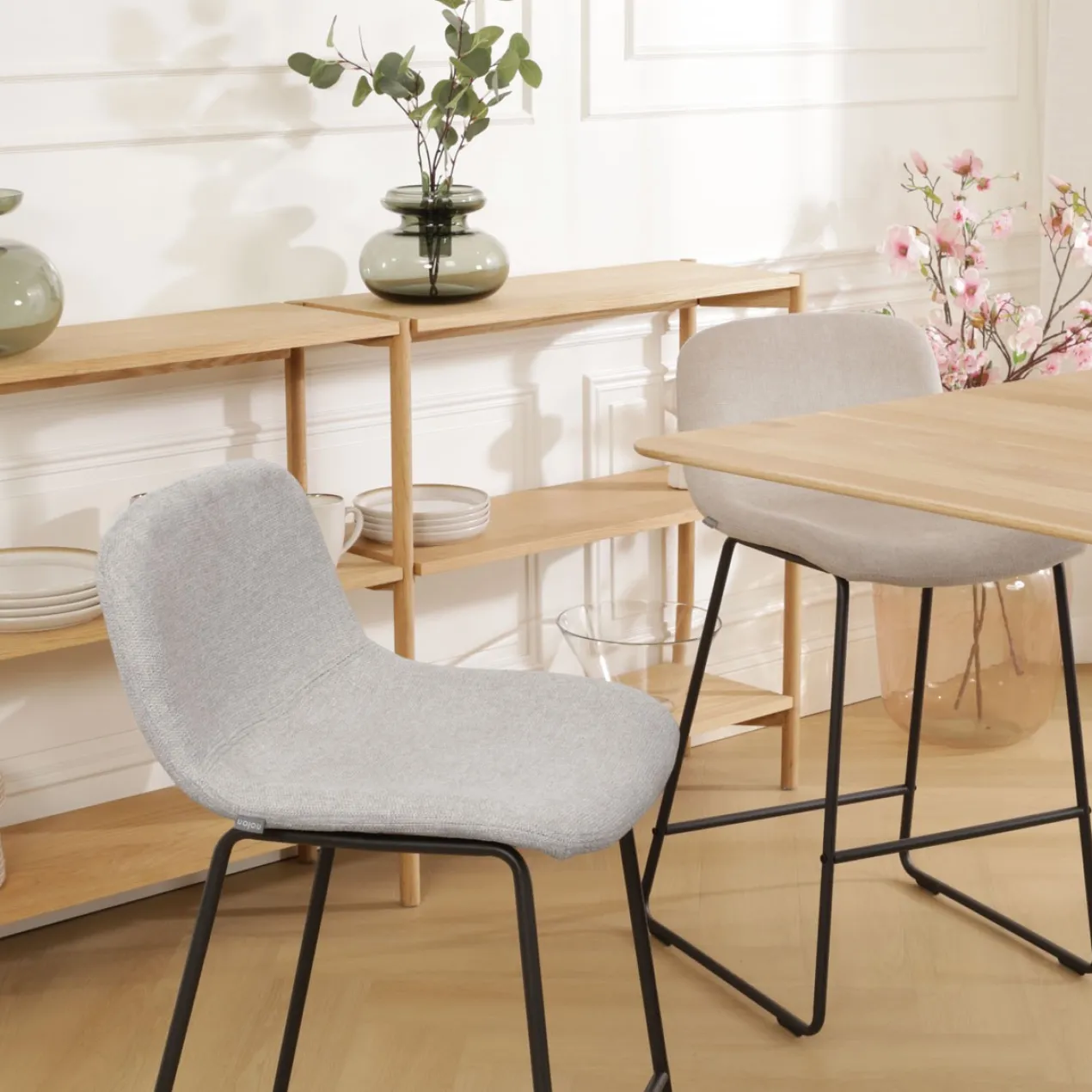 Barkruk Nino-Mats lichtgrijs - zwart onderstel - 65 cm