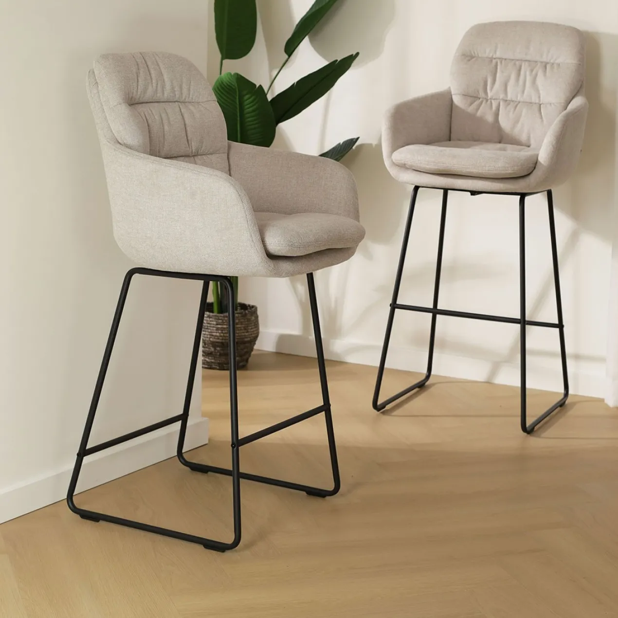 Barkruk Nino-Mia beige - zwart onderstel - 65 cm