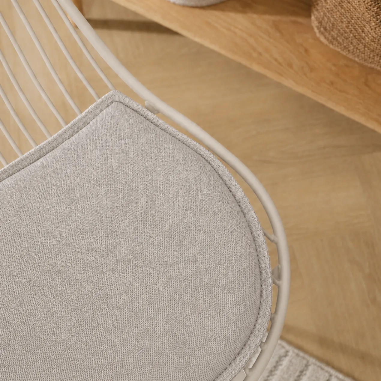 Barkruk Pleun H65 cm grijsbeige met zitkussen