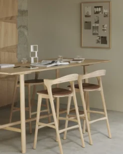 Barstoel Bok gelakt eiken/cognac 76
