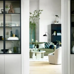 Basic 4-deurs vitrinekast grenen mist [fsc]