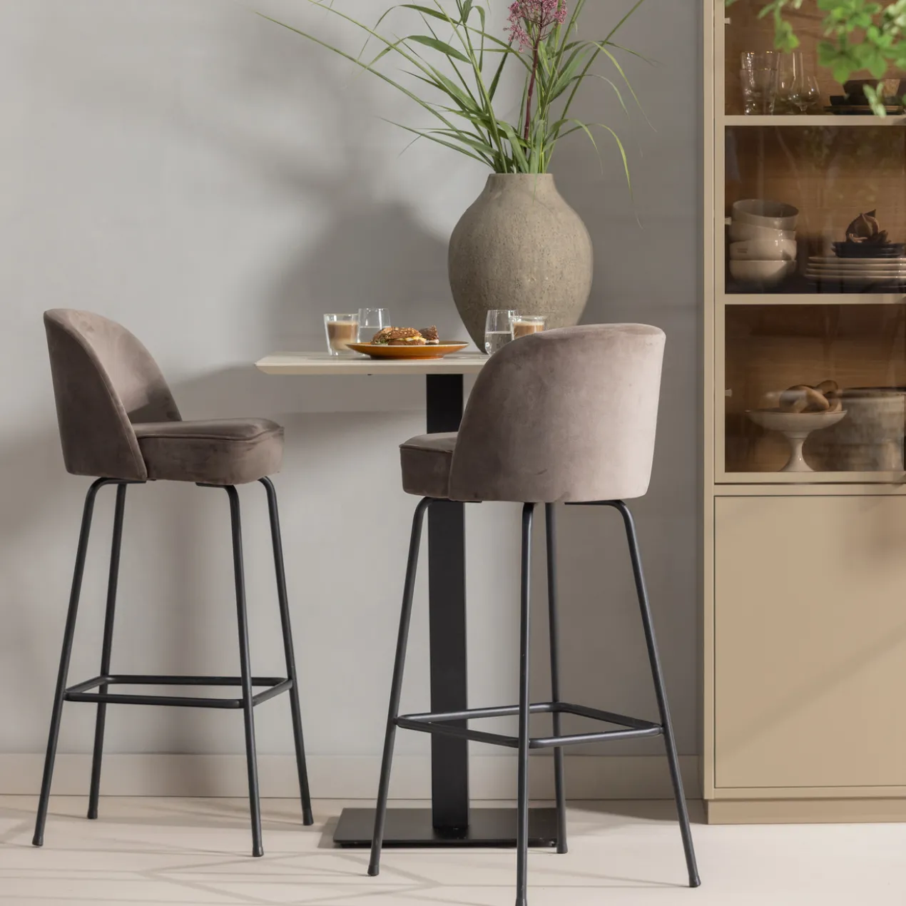 Bistro vierkante bartafel poot metaal zwart 105x50x50 cm