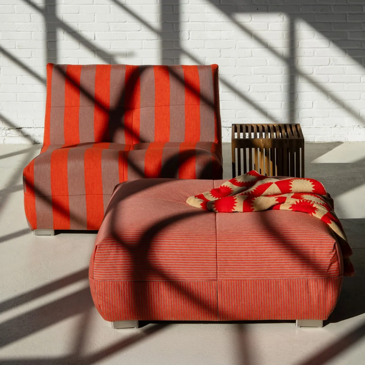 Buitenhocker Flynn pinstripe rood large