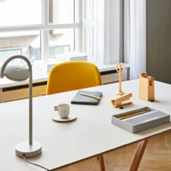 Bureau CPH10 mat eiken gelakt onderstel linoleum grey