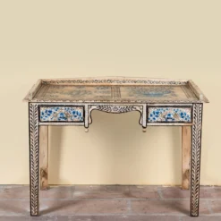 Bureau Pranay Handbeschilderd