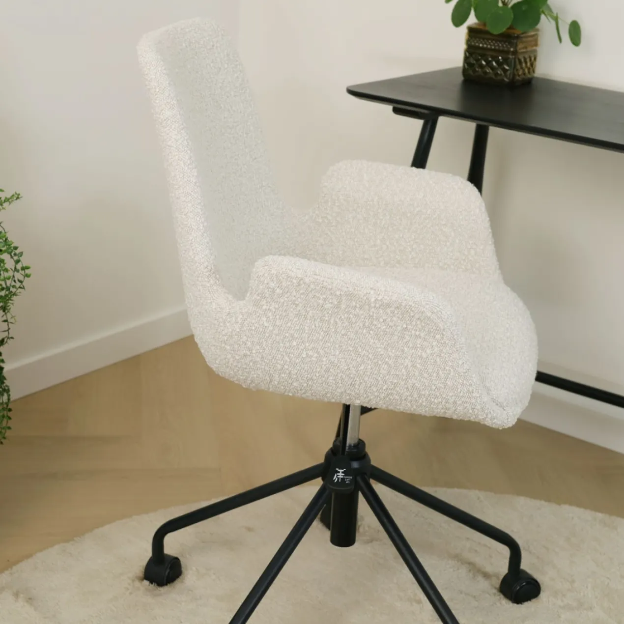 Bureaustoel Nout-Eef bouclé beige - zwart onderstel
