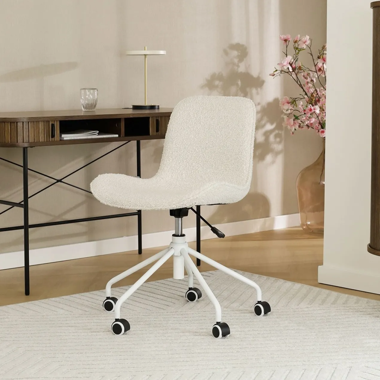 Bureaustoel Nout-Fé bouclé beige - wit onderstel