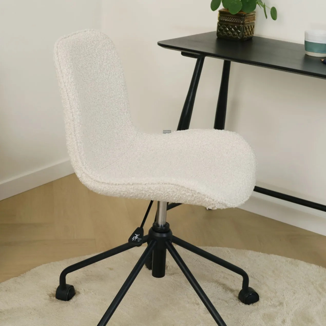 Bureaustoel Nout-Fé bouclé beige - zwart onderstel