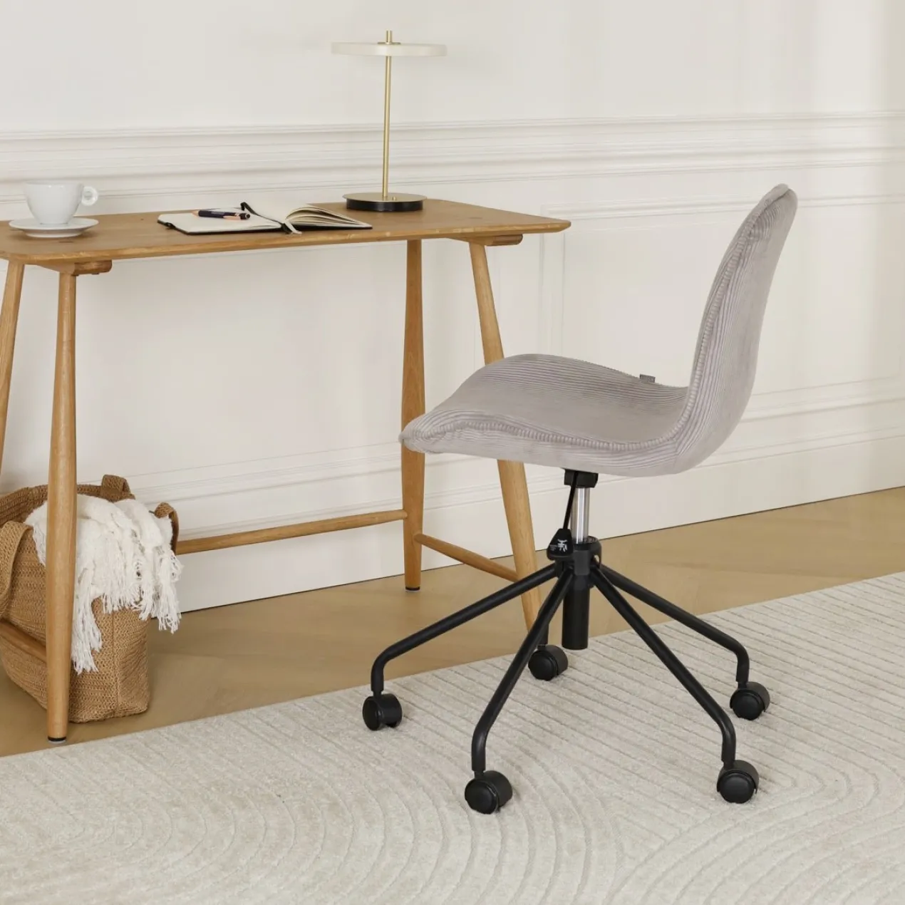 Bureaustoel Nout-Fé rib warm grijs - zwart onderstel