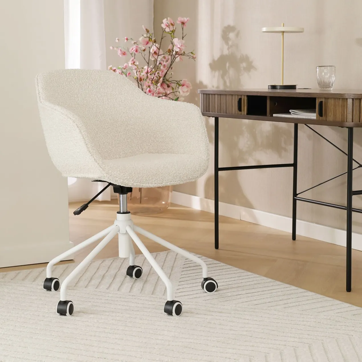 Bureaustoel Nout-Mare bouclé beige - wit onderstel