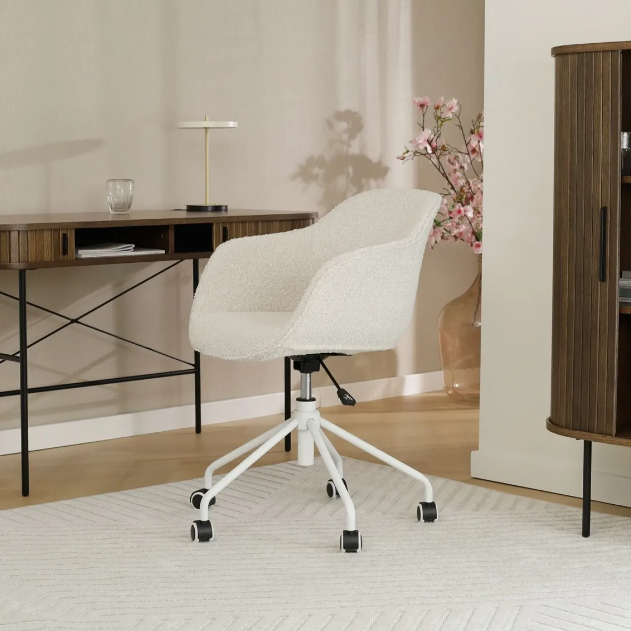 Bureaustoel Nout-Mare bouclé beige - wit onderstel