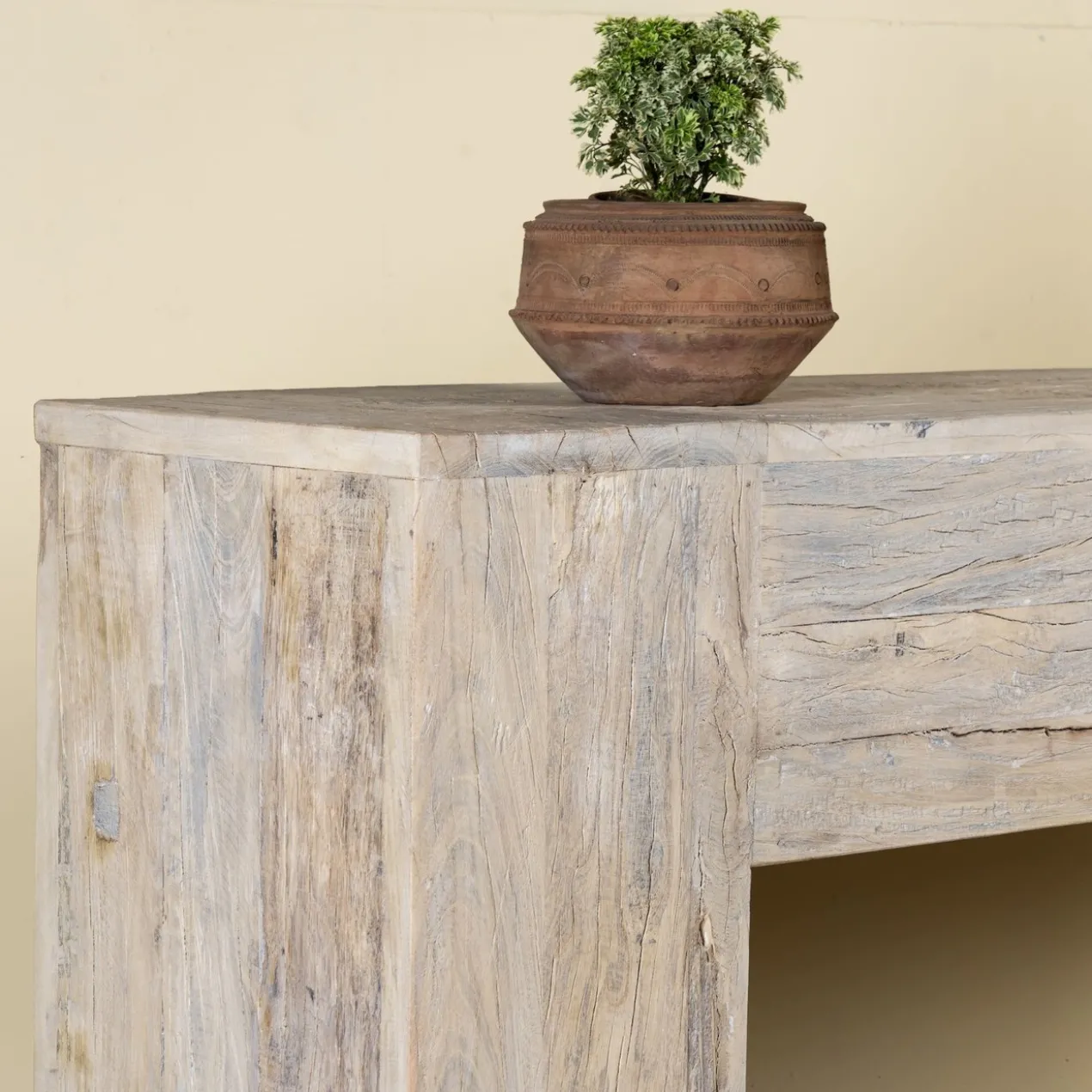 Console Anahita