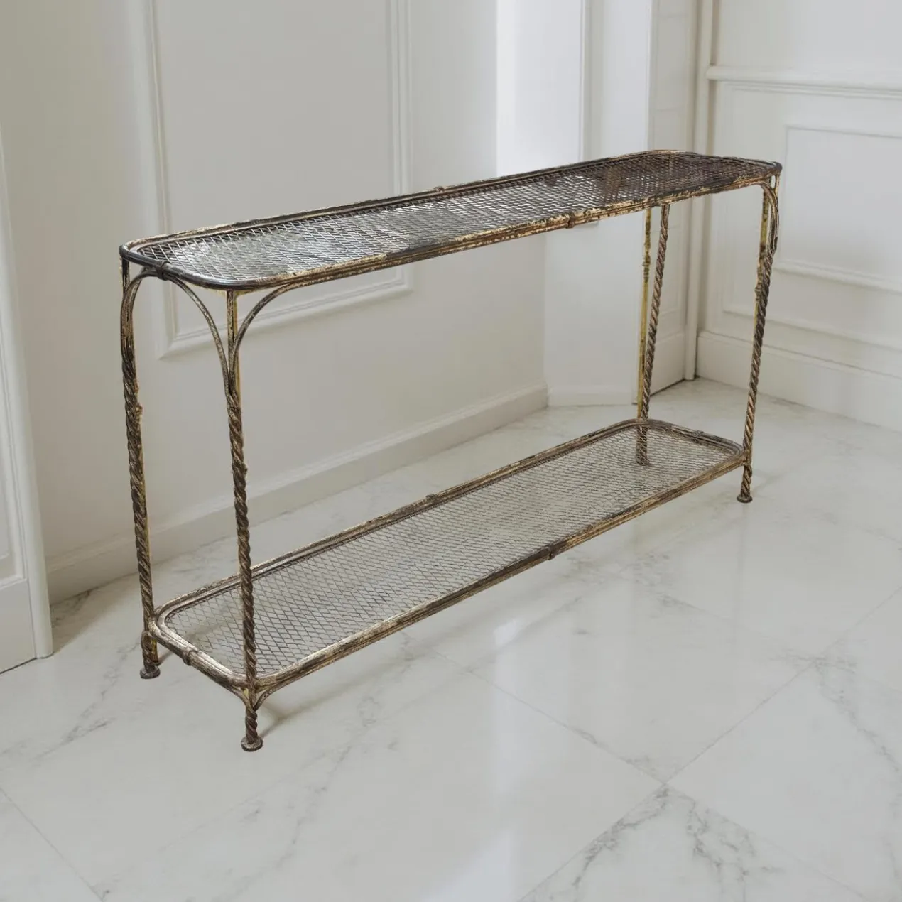 Dressoir ijzerdraad uniek
