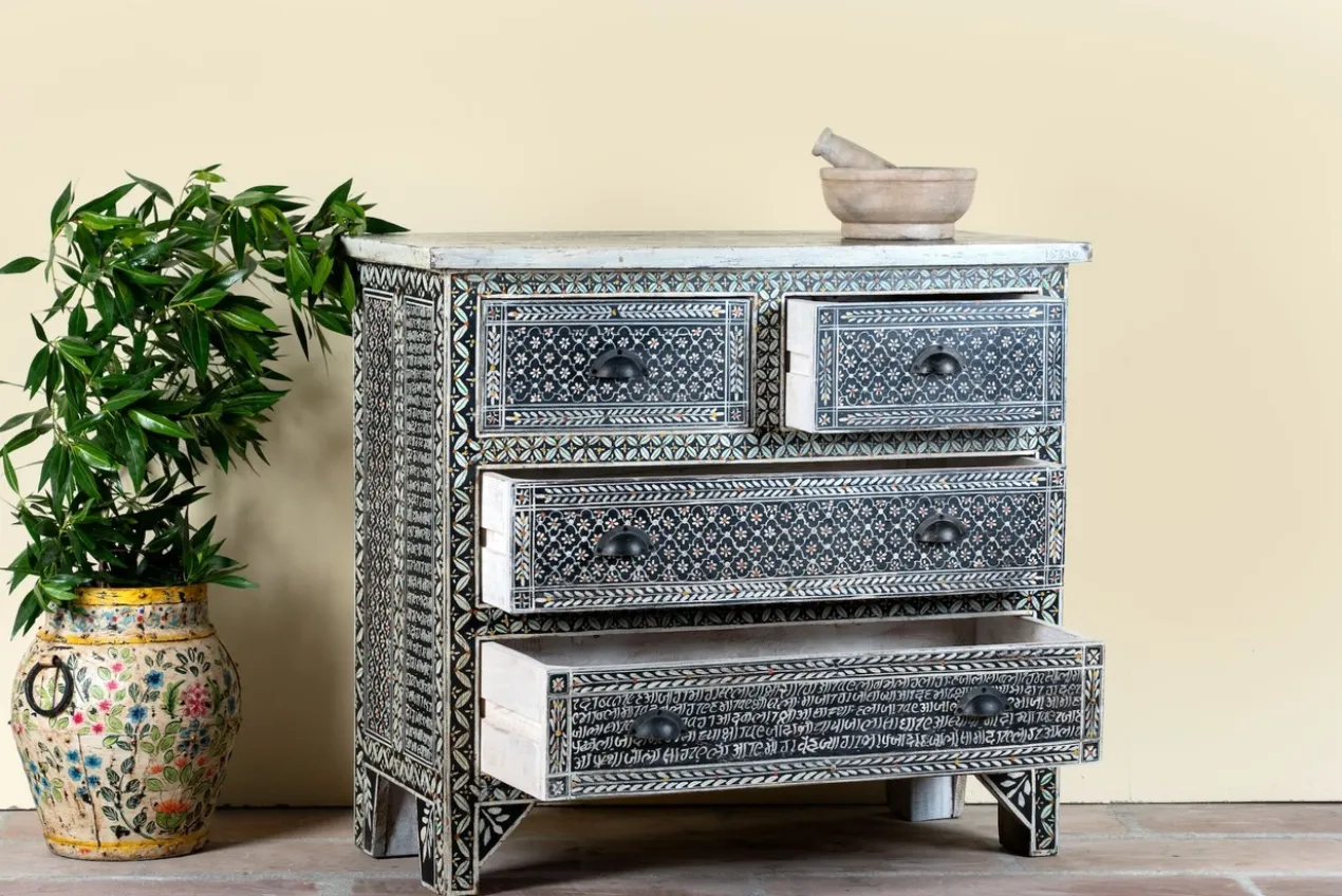 Dressoir Keshpur