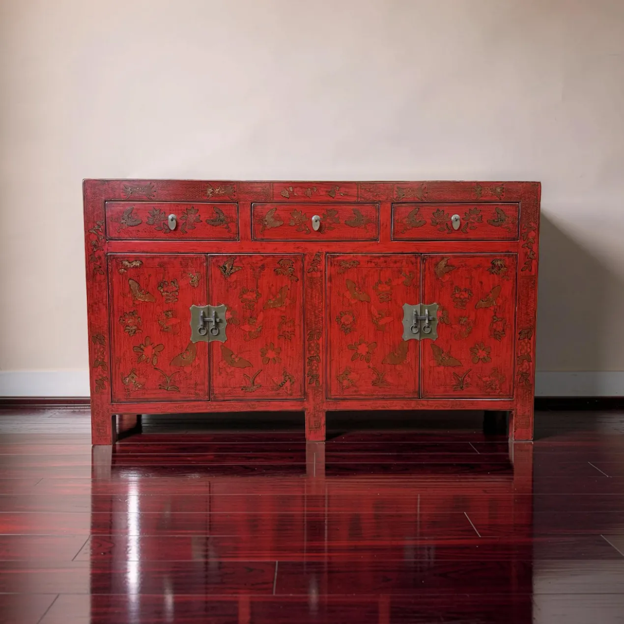 Dressoir rood beschilderd uniek
