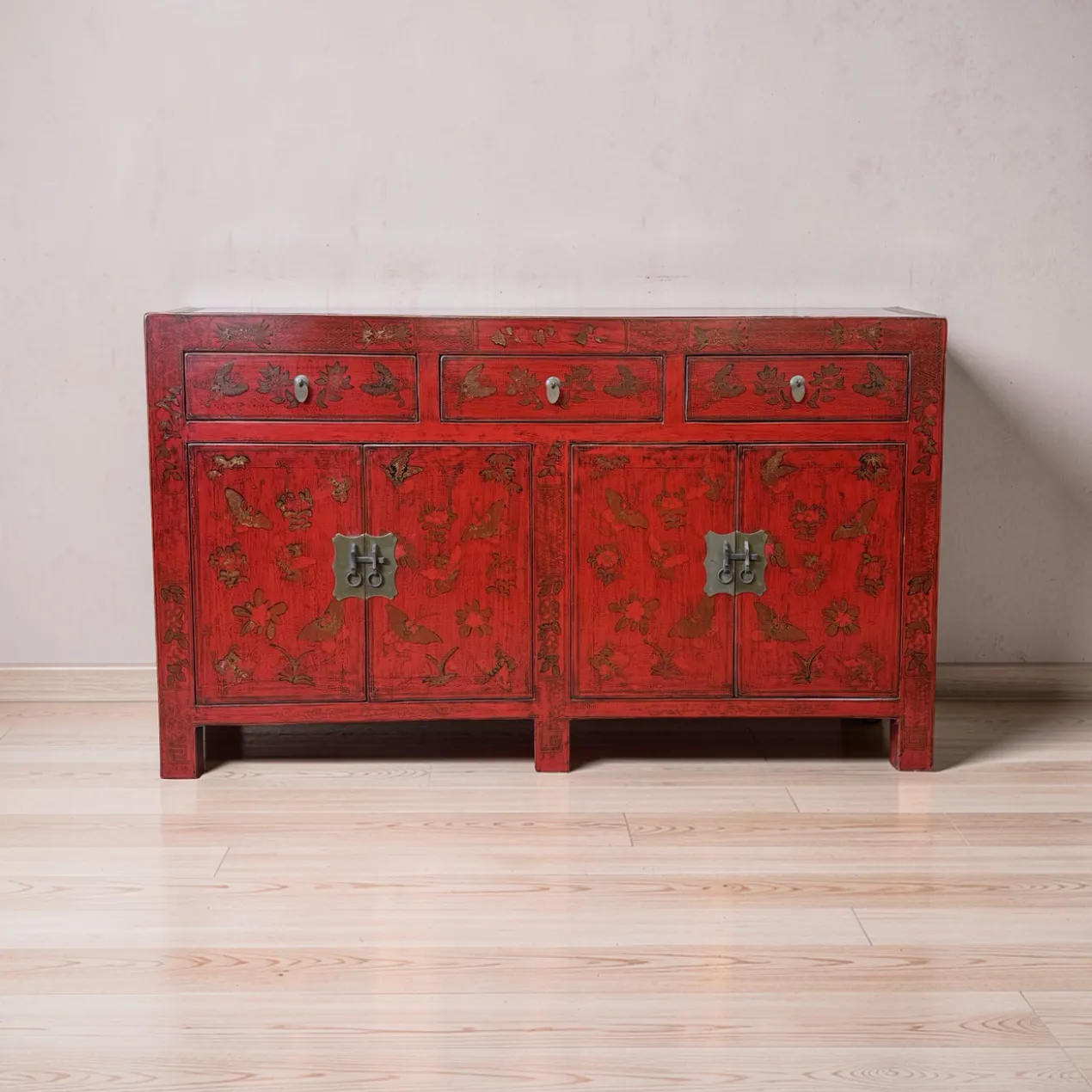 Dressoir rood beschilderd uniek