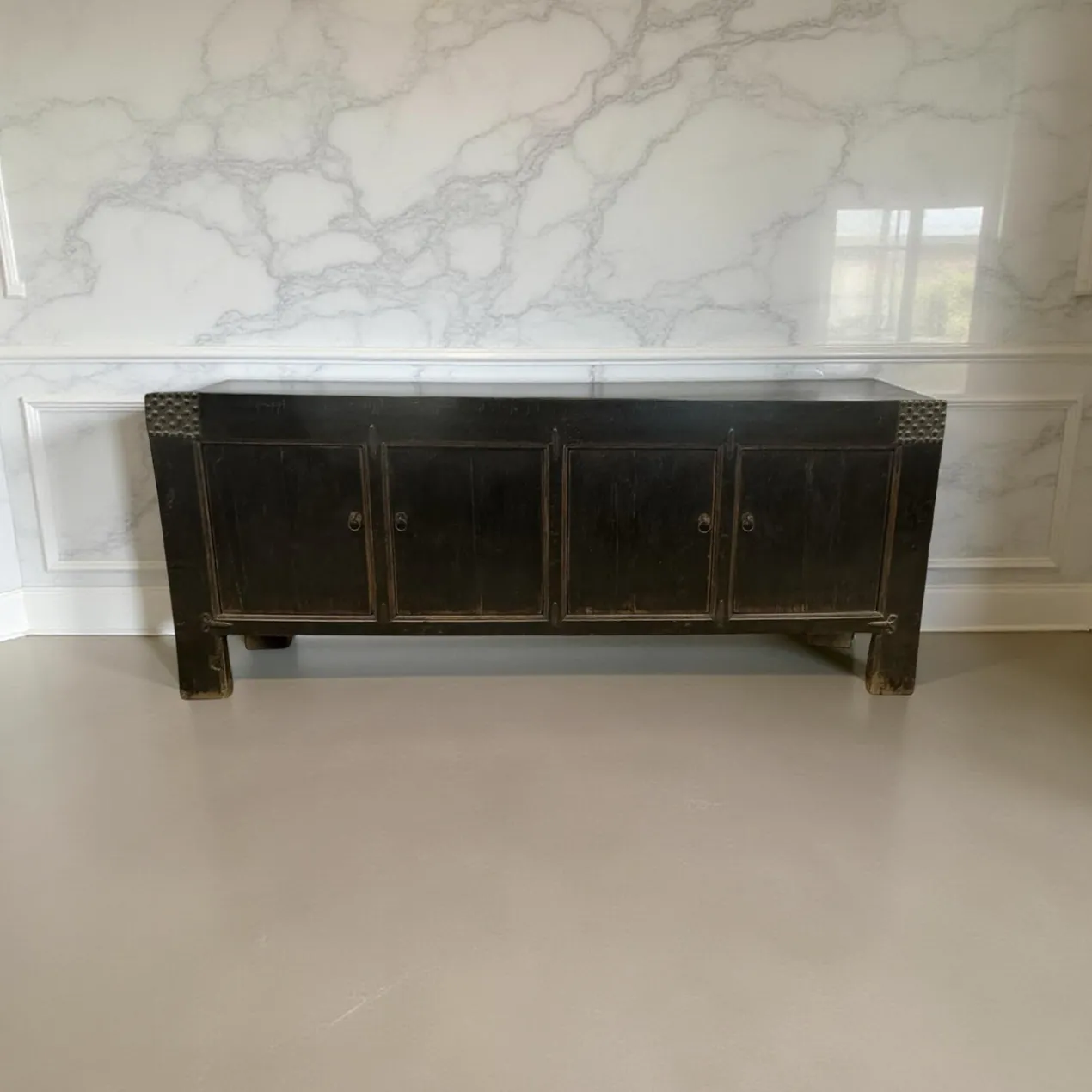 Dressoir zwart 4 deur noppen beslag
