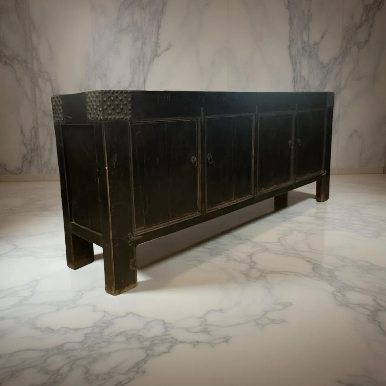 Dressoir zwart 4 deur noppen beslag