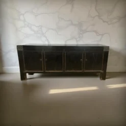 Dressoir zwart 4 deur noppen beslag
